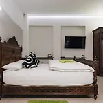 Apartment11 *